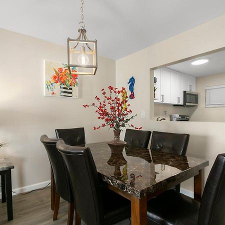 2 Bedroom 2 Bath With Patio On 11Th Collins Ave Miami Beach Bagian luar foto