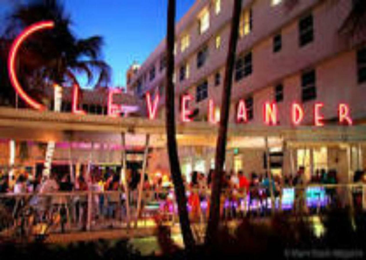 2 Bedroom 2 Bath With Patio On 11Th Collins Ave Miami Beach Bagian luar foto