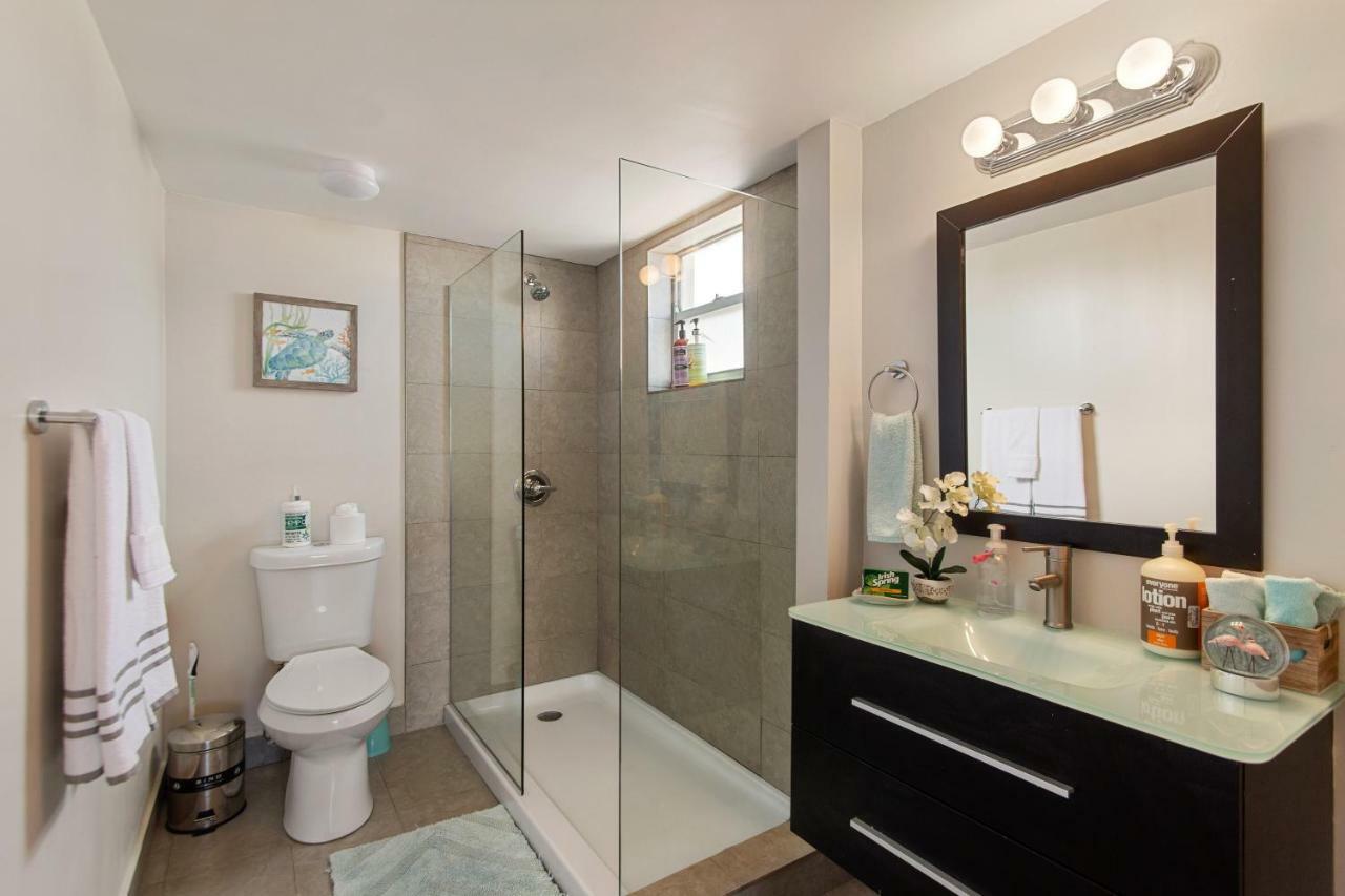2 Bedroom 2 Bath With Patio On 11Th Collins Ave Miami Beach Bagian luar foto